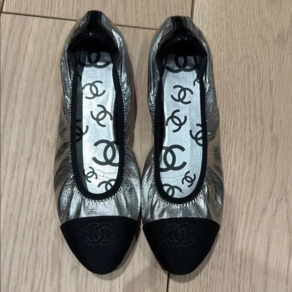 Authentic Rare Chanel Silver and Black Women's Ballet Flats - size 38 - Picture 1 of 11